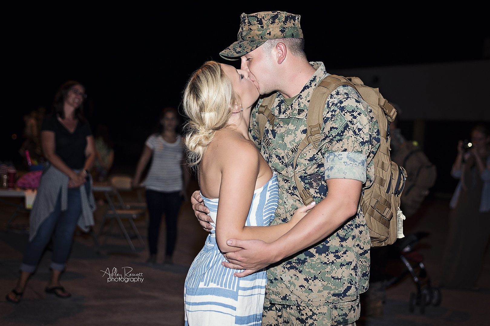 couple reuniting after deployment